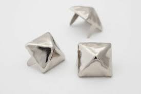 5/8 INCH PYRAMID STUDS (EXTRA LARGE) per 100